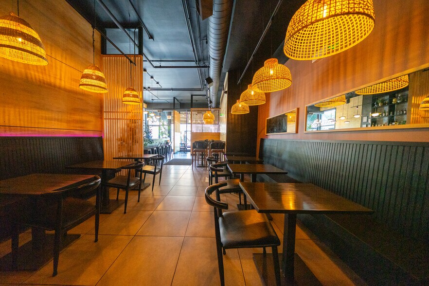 More Photos Of 1858 N Western Ave, Chicago Storefront Retail Residential For Lease