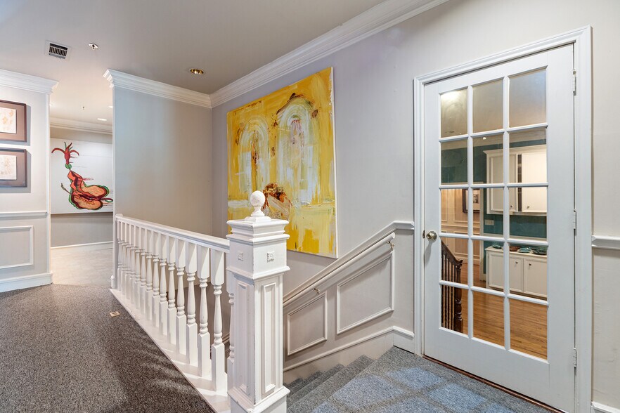 More Photos Of 4821 Broadway St, Addison Office For Sale