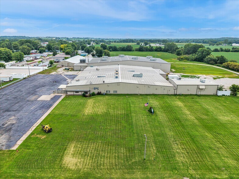 More Photos Of 202 1st St S, Kalona Manufacturing For Sale