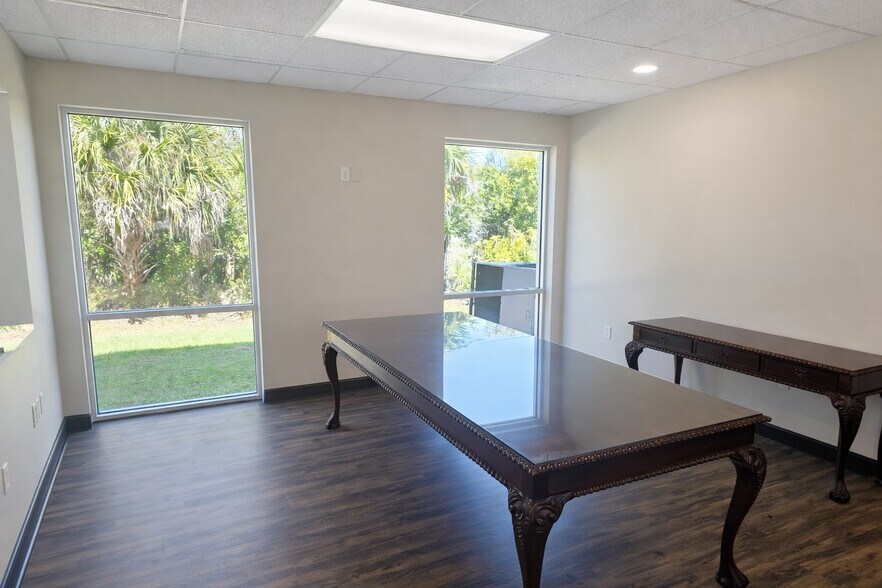 More Photos Of 651 W Warren Ave, Longwood Unknown For Lease