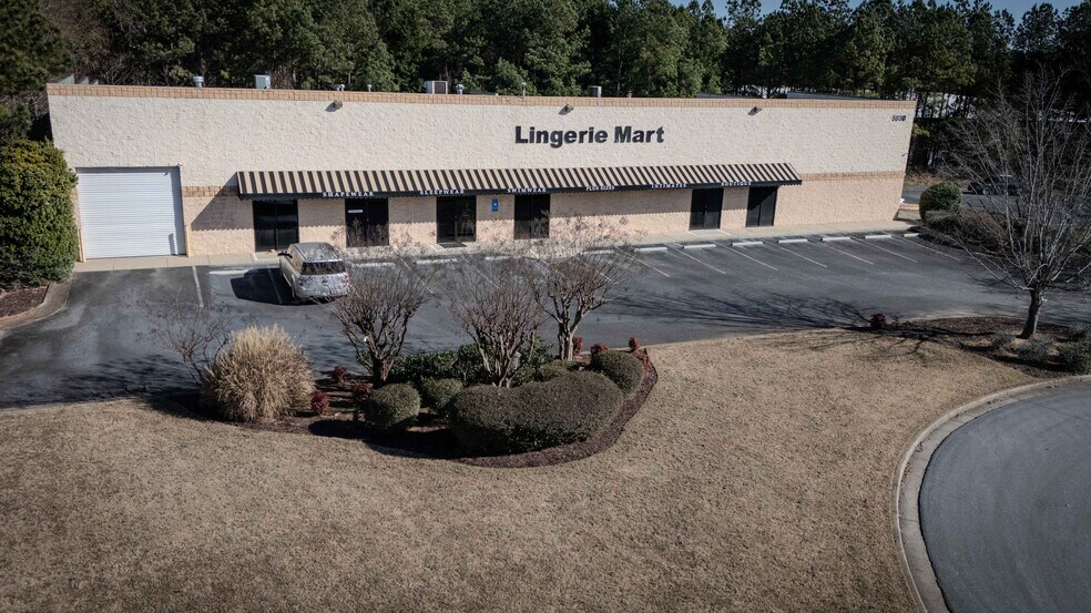 More Photos Of 5930 Gateway Dr, Alpharetta Warehouse For Lease