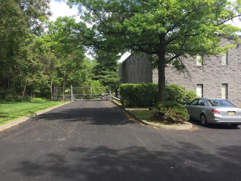 More Photos Of 100 Wells Ave, Congers Manufacturing For Lease