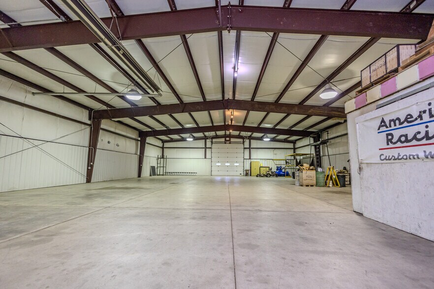More Photos Of 2090 Idaho Dr, Pella Manufacturing For Sale