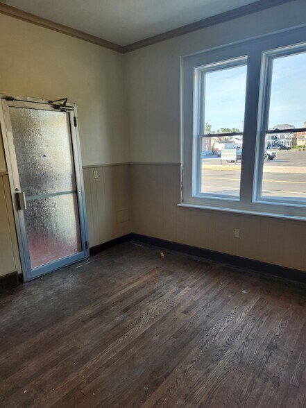 More Photos Of 107 W Liberty St, Rome Office For Sale