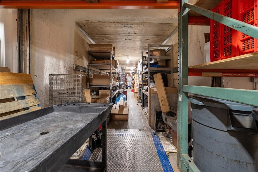 More Photos Of 1502 Minnie St, Fairbanks Industrial For Sale