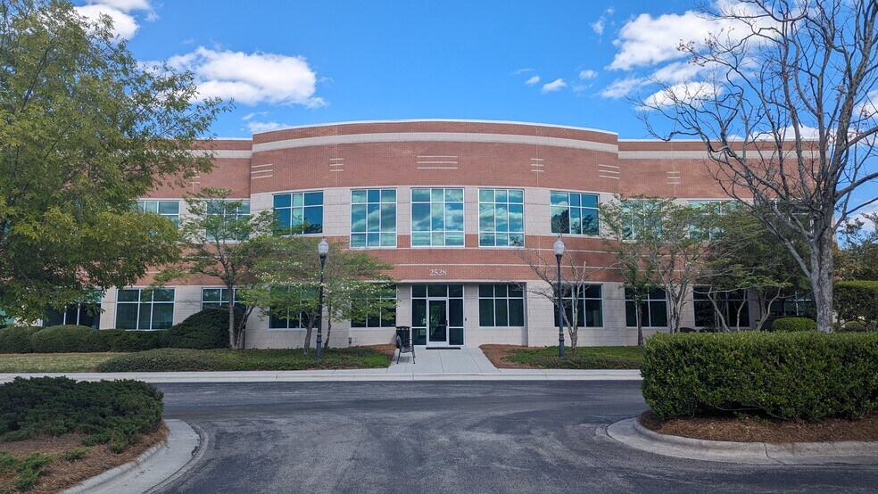 More Photos Of 2528 Independence Blvd, Wilmington Office For Lease