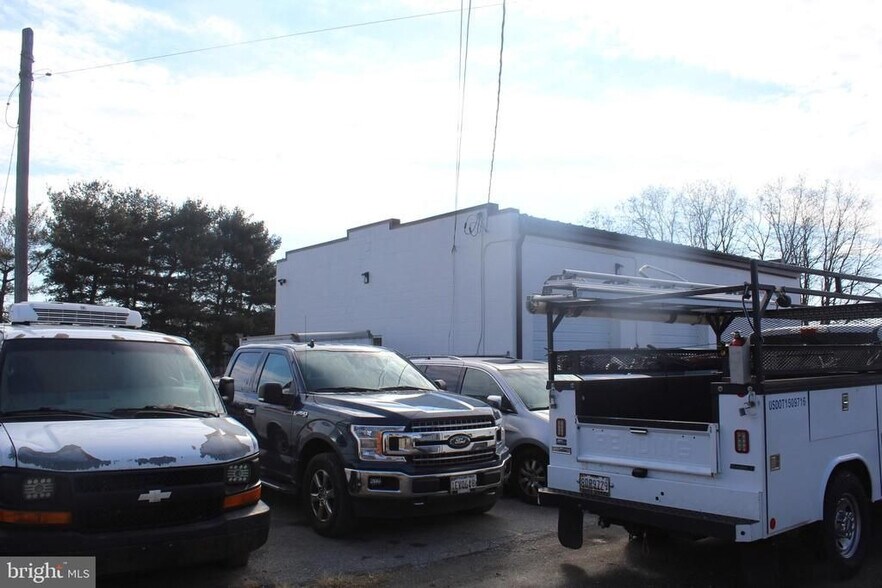 More Photos Of 706 N East St, Frederick Auto Repair For Lease