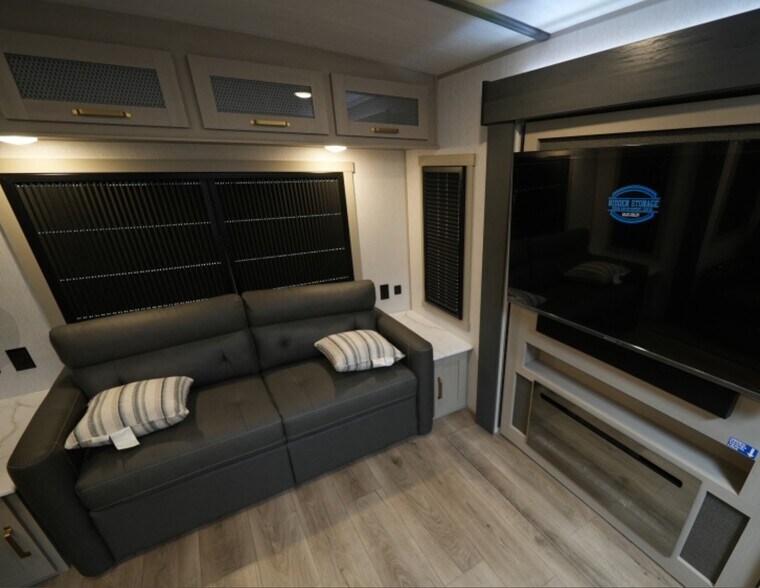 More Photos Of 303 W Garfield St, Enterprise Storefront Retail Office For Sale