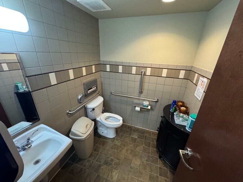 More Photos Of 2919 S Ellsworth Rd, Mesa Medical For Lease