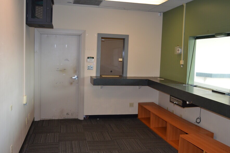 More Photos Of 1301 E Main St, Lancaster Freestanding For Sale