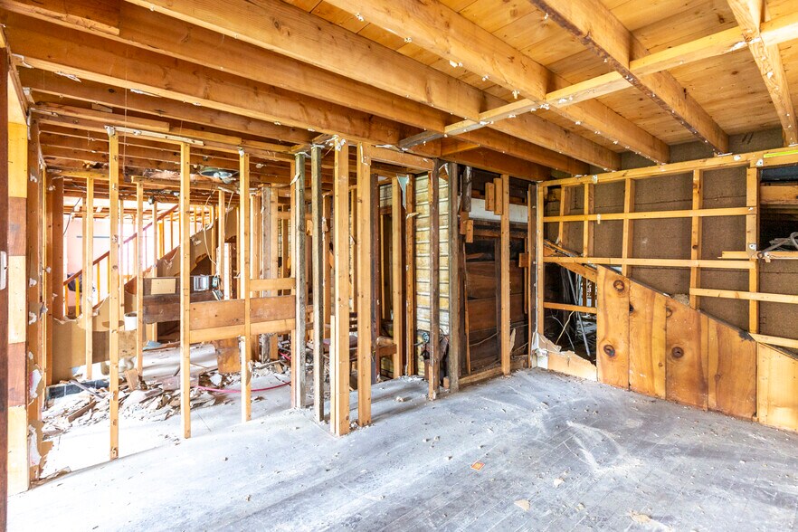 More Photos Of 23 E Main St, Hancock Restaurant For Sale