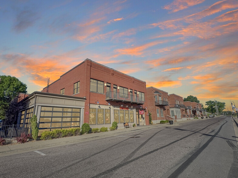 More Photos Of 516 W Front St, Washington General Retail For Sale