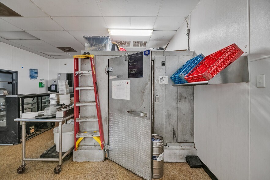 More Photos Of 1036 Volvo Pky, Chesapeake Freestanding For Sale