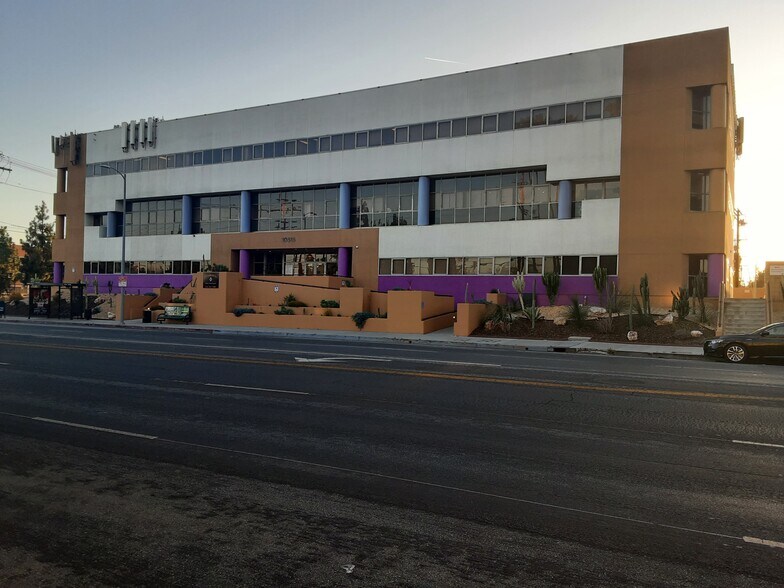 More Photos Of 10515 Balboa Blvd, Granada Hills Medical For Lease