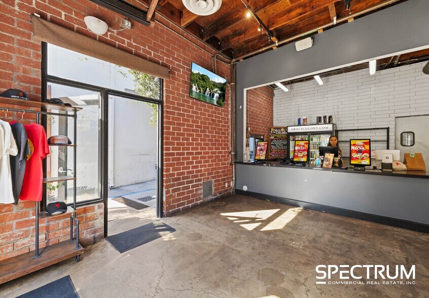 More Photos Of 11419 Santa Monica Blvd, Los Angeles Restaurant For Lease