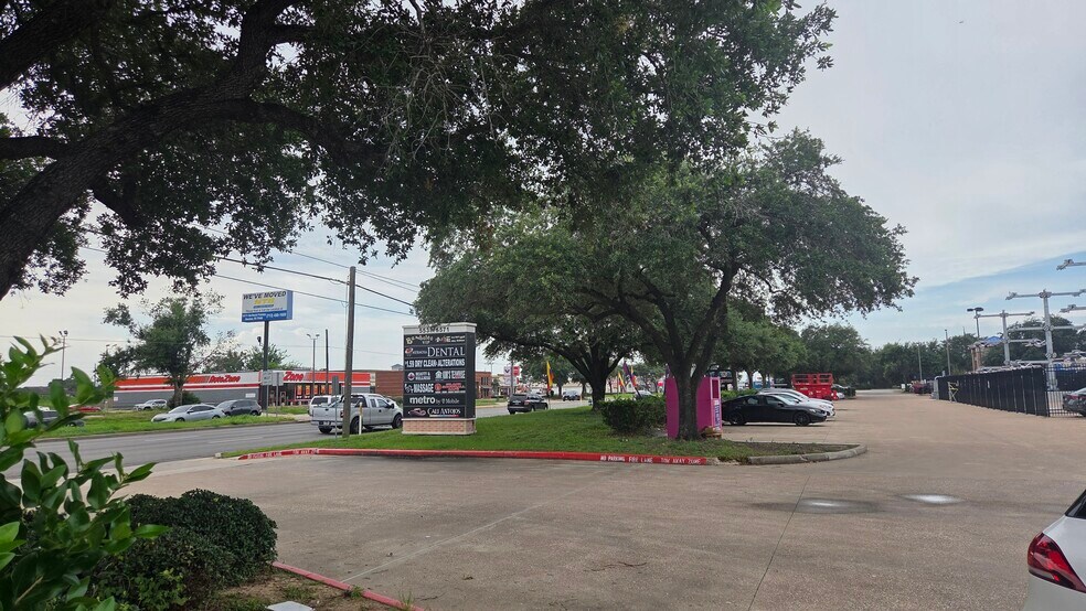 More Photos Of 5537-5571 Highway 6 N, Houston Storefront For Sale