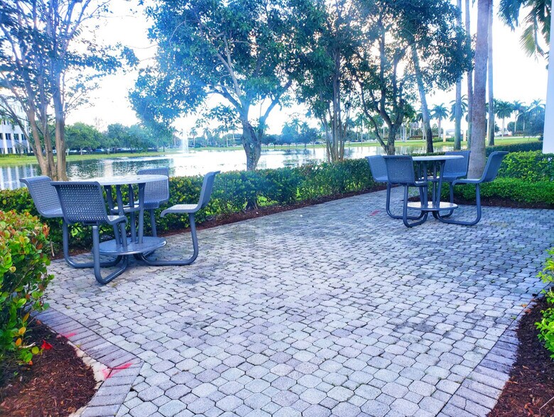 More Photos Of 2500 Weston Rd, Weston Office For Lease