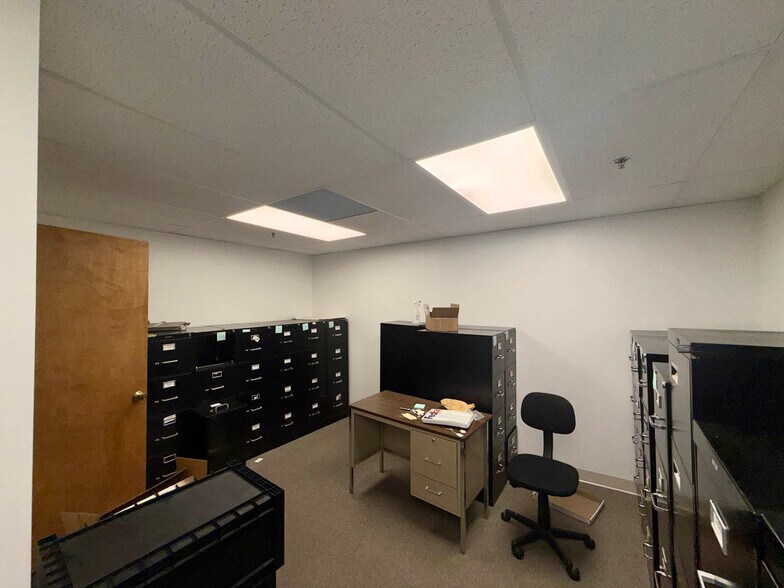 More Photos Of 4030 Gill Ave, Hampstead Research And Development For Sale