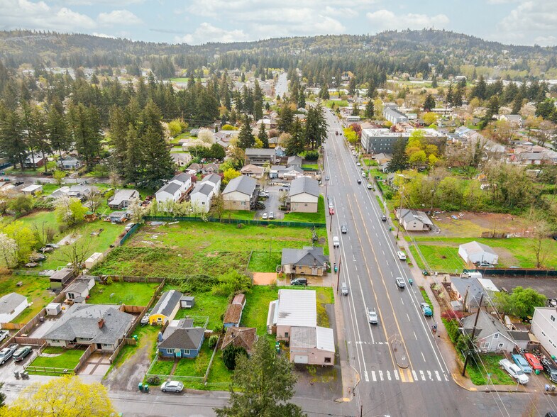 More Photos Of 5002 SE 122nd Ave, Portland Flex For Sale
