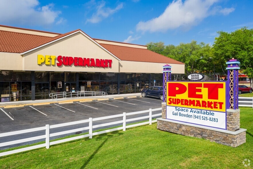 More Photos Of 4688-4690 W Irlo Bronson Memorial Hwy, Kissimmee Freestanding For Lease