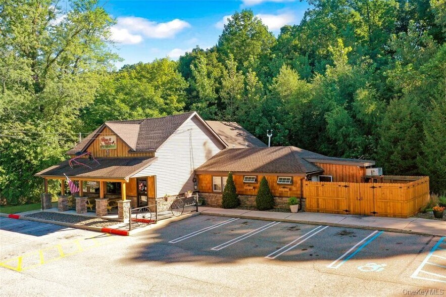 Primary Photo Of 809 Bloomingburg Rd, Bloomingburg Restaurant For Sale