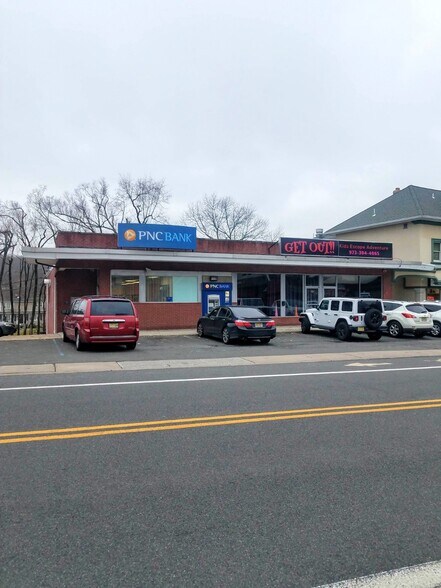 Primary Photo Of 563-565 High Mountain Rd, North Haledon Bank For Lease