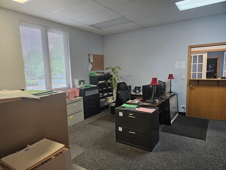 More Photos Of 3230 Executive Dr, Joliet Office For Sale