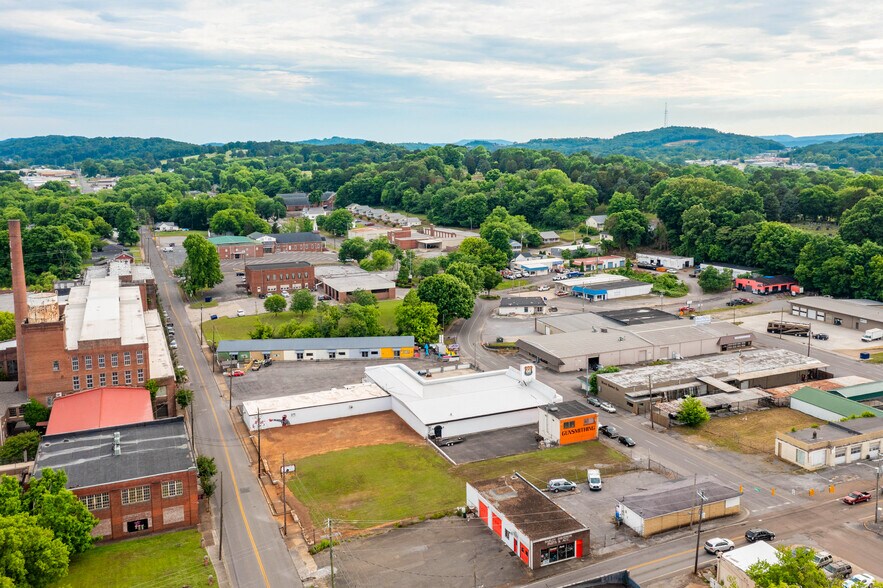 More Photos Of 395 S Ocoee St, Cleveland Showroom For Sale