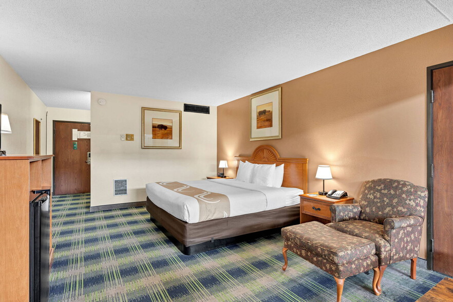 More Photos Of 3232 N Summit St, Arkansas City Hotel For Sale