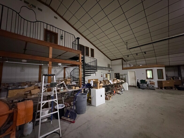 More Photos Of 27013 E Lillian St, Hebron Warehouse For Sale