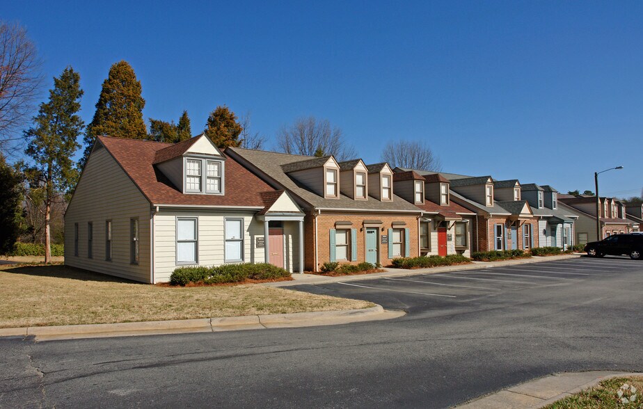 More Photos Of 1919 Boulevard St, Greensboro Office For Lease