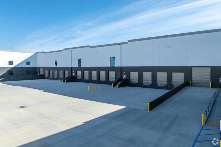 More Photos Of 11179 Banana Ave, Fontana Distribution For Lease