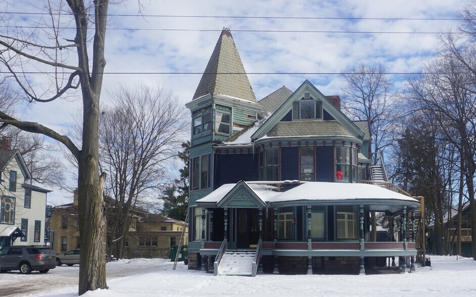 Primary Photo Of 316 Stuart Ave, Kalamazoo Apartments For Sale