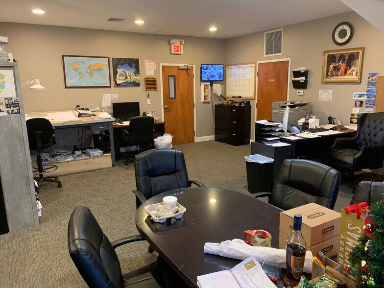 More Photos Of 399 Oak St, South Amboy Flex For Lease