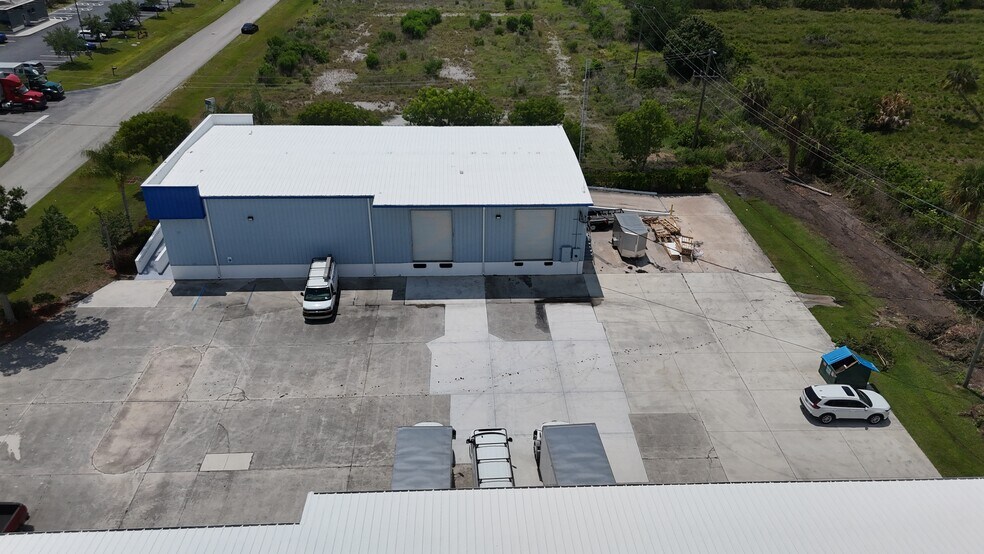 More Photos Of 7332 Commercial Cir, Fort Pierce Warehouse For Lease