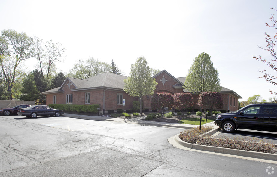 Primary Photo Of 6853-6857 S Kingery Hwy, Willowbrook Office For Lease