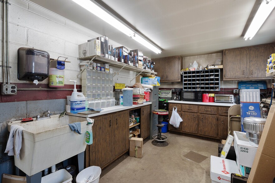 More Photos Of 306 Maple Creek Rd, Charleroi Auto Repair For Sale