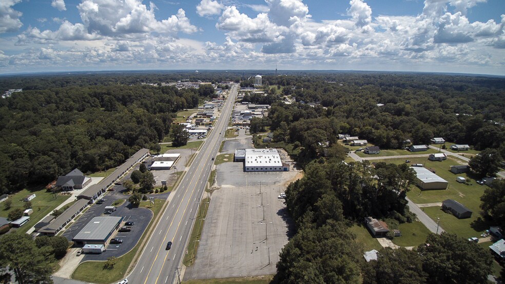 More Photos Of 709 New Franklin Rd, Lagrange Freestanding For Lease