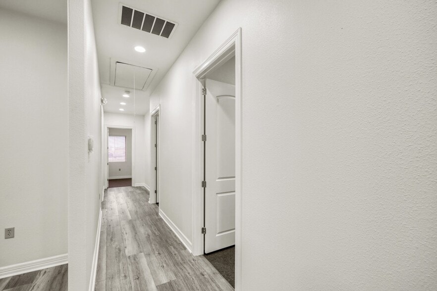 More Photos Of 5727 W I-10 Fwy, San Antonio Office For Lease