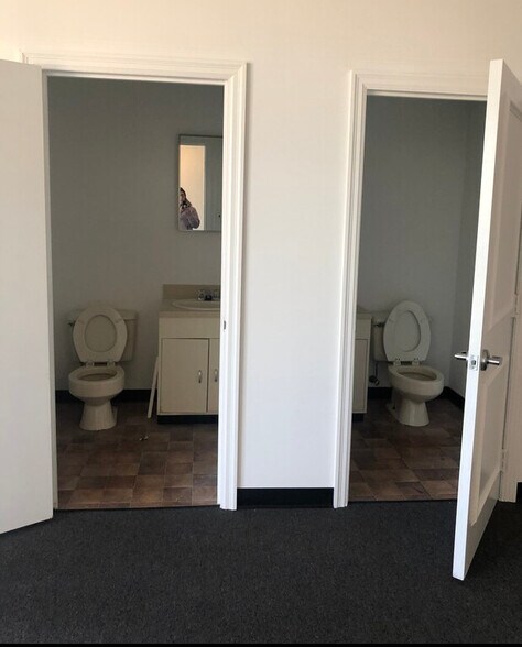 More Photos Of 809 Hylton Rd, Pennsauken Showroom For Lease