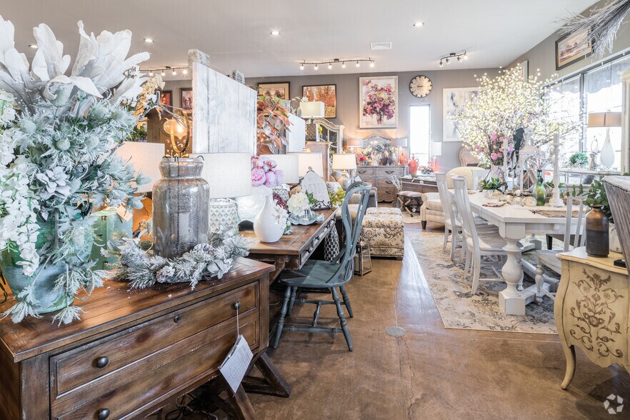 More Photos Of 1208 Donna Dr, Carterville Freestanding For Sale