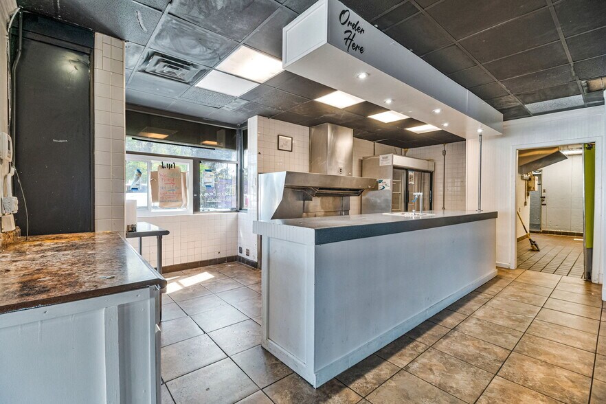 More Photos Of 41 S Navy Blvd, Pensacola Fast Food For Lease