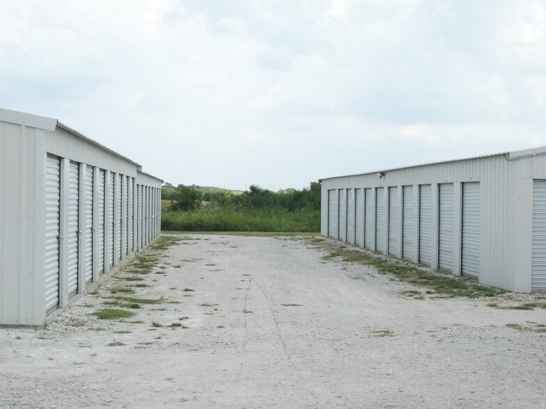 More Photos Of 1309 N Stemmons St, Sanger Self Storage For Sale