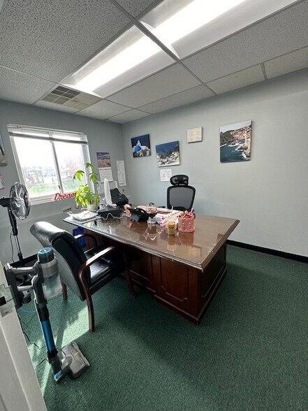 More Photos Of 350 Bloomfield Ave, Bloomfield Office For Sale