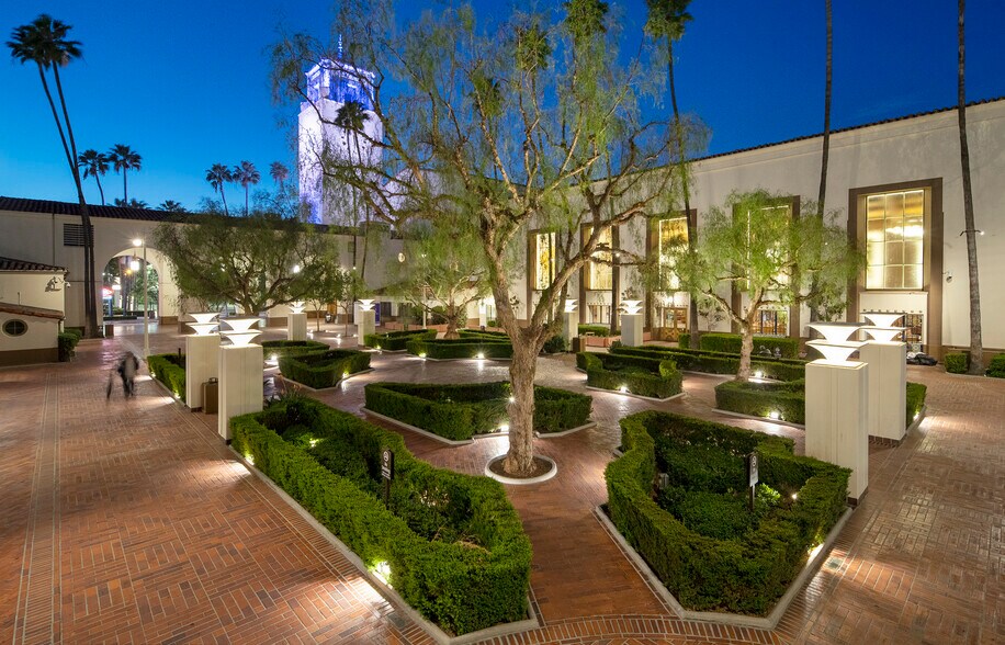 More Photos Of 800 N Alameda St, Los Angeles General Retail For Lease