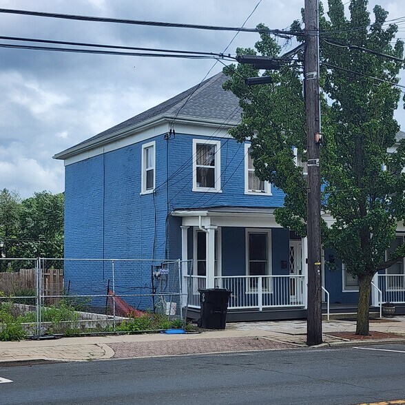 More Photos Of 37 W Washington Ave, Washington Storefront Retail Residential For Lease