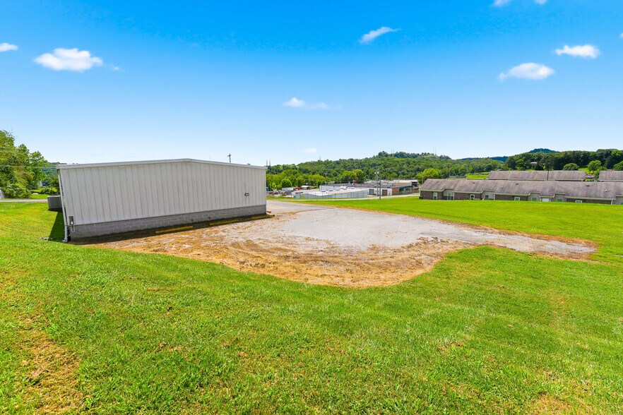 More Photos Of 161 Adena Ln, Clarksburg Office For Lease