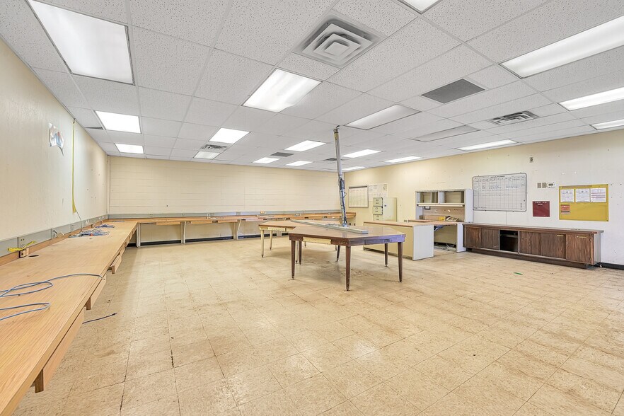 More Photos Of 6725 NW Atlanta Ave, Lawton Industrial For Lease