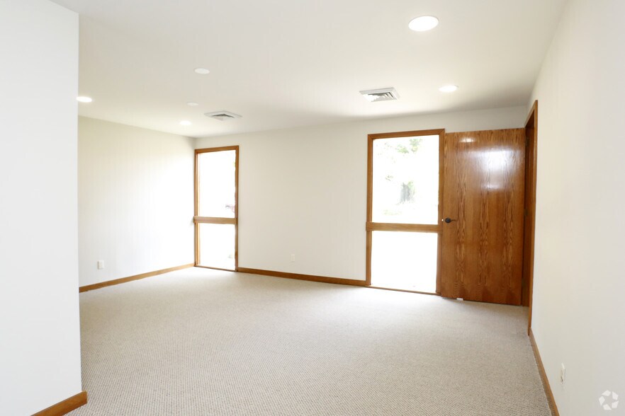 More Photos Of 7330 Highland Rd, Baton Rouge Coworking Space