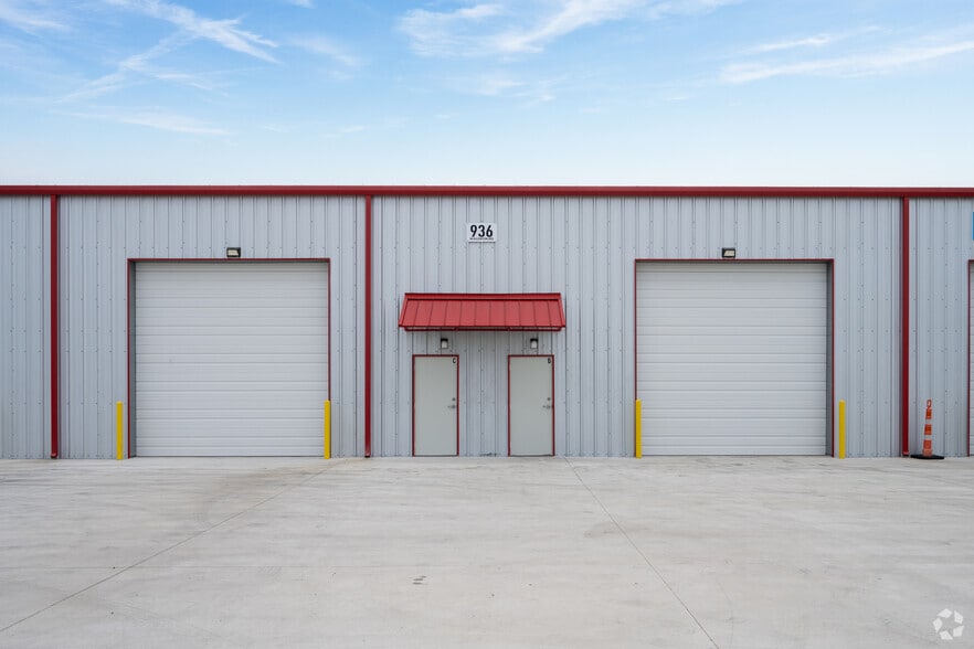More Photos Of 936 Waldron Rd, Corpus Christi Industrial For Lease